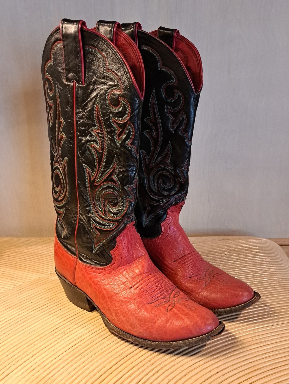 Justin Vintage  Black and Red Embroidered Cowboy Boots US7.5